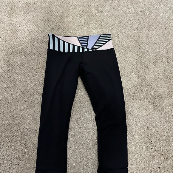 Lululemon capri legging stripes size 6 - Picture 7 of 7